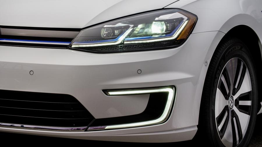 Детали экстерьера Volkswagen e-Golf 2017 года  (NA) (фото 2 из 32)